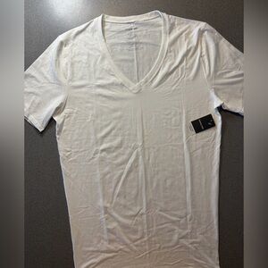 Tommy John Second Skin Deep V-Neck Stay-Tucked Undershirt SZ L Cool Cotton NWT